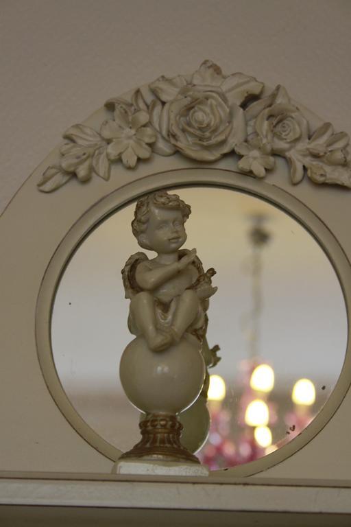 A Room In Paris Phòng bức ảnh