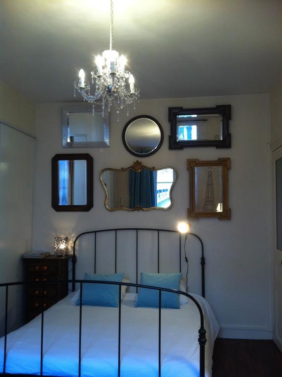 A Room In Paris Phòng bức ảnh